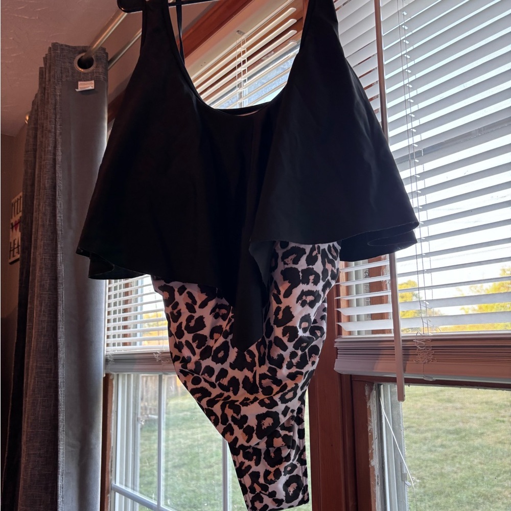 SHEIN Black and White Leopard One Piece Swimsuit